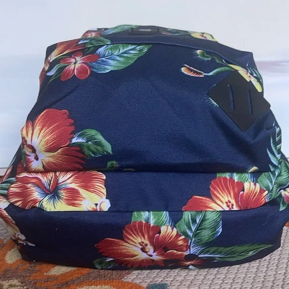 VANS OLD SKOOL III BACKPACK
VN0A3IGRYKU
NWT - Picture 14 of 16